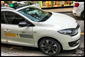El servei de taxi d’Andorra amb Taxi llorenç t ajudarà a moure t per la capital i per tot el Principat d Andorra. Amb la possibilitat de transfers a l Aeroport de Barcelona i a l Aeroport de Toulouse. Aquí t’expliquem tots els detalls sobre la parada de l’estació d’autobusos. El servei de taxi d’Andorra et serà de gran ajuda durant la teva estada al Principat, especialment si arribes fins al nostre país en transport públic. En aquest cas, la parada de taxis de l’estació d’autobusos et servirà per continuar el viatge fins a la teva destinació concreta: un hotel, un allotjament rural o simplement una altra parròquia d’Andorra. Aquí t’oferim les dades més rellevants d’aquesta parada, juntament amb altres dades d’interès. Ubicació de la parada de taxi d’Andorra la Vella Aquesta parada de taxi d’Andorra la Vella es troba en un lloc immillorable: davant l’estació d’autobusos. És a dir, a uns 10 metres de l’entrada principal, on hi ha l’espai destinat per a la venda de bitllets. Així, podràs pujar-te al taxi només creuar el pas de vianants, situat a l’alçada de l’avinguda de Tarragona, 42-44. Si prefereixes reposar forces abans de continuar, just al costat tens el bar restaurant de l’estació i altres establiments de menjar ràpid, de menú i altres locals comercials. Veuràs els taxis aparcats en una petita zona d’estacionament delimitada amb pintura groga i el distintiu “taxi”. Altres parades de taxi En qualsevol cas, aquesta no és l’única parada de taxi d’Andorra la Vella i de la veïna Escaldes‑Engordany. N’hi ha moltes altres més! Per exemple, a l’avinguda de Meritxell, 94-96, també a la capital i en un lloc estratègic, ja que aquest és un dels carrers amb més activitat comercial del Principat, amb botigues de moda i accessoris, botigues de cosmètica, d’electrònica i una infinitat de possibilitats. A Escaldes‑Engordany, que forma el mateix nucli urbà que Andorra la Vella, n’hi ha un altra. Una és la de l’Hospital de Meritxell, davant de l’entrada principal d’aquest centre mèdic, el més important del Principat.  A més, trobaràs una altra parada a l’avinguda de Carlemany, 35, davant de l’Oficina de Turisme d’aquest comú. En qualsevol cas, pots visitar el web del departament de Mobilitat per consultar totes les parades de la capital i de la resta de parròquies, que en total sumen més d’una vintena. Tot i això, si no trobes cap taxi quan siguis en alguna d’aquestes parades, sempre tens l’opció d’aturar-ne un quan el tinguis al teu abast sense necessitat d’acudir a la parada més propera. A diferència d’altres països, a Andorra és totalment legal i veuràs molts taxis circulant pels nostres carrers. On ampliar informació sobre els taxis Si necessites ampliar informació sobre els taxis d’Andorra o bé vols trucar per sol·licitar una recollida, pots prendre nota de les dades de contacte de Taxi Llorenç Andorra . T. +376320894 (WhatsApp) A més, hi ha aplicacions per a mòbil que pots utilitzar per sol·licitar els serveis d’un taxi en qualsevol punt del Principat. Taxitronic és una de les opcions que tens a la teva disposició i és vàlida tant per a iOS com per a Android. Consulta les parades de taxi d’Andorra i altres serveis que et poden interessar.