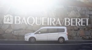 Taxi Andorra. Situats a Andorra fem serveis a la Vall d'Aran, al cor dels Pirineus i a l'estació d’esquí de Vaquèira Beret, Vielha, Toulouse i Barcelona.