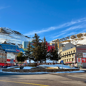 🟡 Servicio de taxi en Pas de la Casa 🟡 ¿Necesitas moverte por Pas de la Casa de forma cómoda y segura?, y desde Andorra al Pas de la Casa? O desde la Estación del Ave de Lleida al Pas de la Casa? O desde el aeropuerto de Barcelona al Pas de la Casa en Andorra? Nuestro servicio de taxi está disponible las 24 horas del día para llevarte a donde necesites. Ya sea que estés explorando las tiendas, disfrutando de la nieve en las pistas de esquí, o simplemente necesites un transporte rápido y fiable, estamos aquí para ayudarte. Nuestros conductores profesionales y amables se asegurarán de que tu viaje sea agradable y sin estrés. Además, contamos con vehículos modernos y bien mantenidos para garantizar tu comodidad en todo momento. 🔸 Disponibilidad 24/7 🔸 Conductores Profesionales 🔸 Vehículos Confortables 🔸 Precios Competitivos Llamé a nuestro servicio de taxi al Pas de la Casa y disfruta de un transporte rápido y fiable en cualquier momento. ¡Estamos aquí para ti! #TaxiPasDeLaCasa #TransporteSeguro #ServicioDeTaxi #PasDeLaCasa #MovilidadConfortable