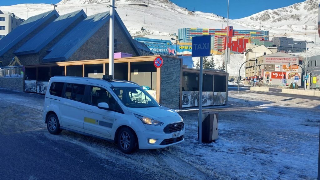 🟡 Servicio de taxi en Pas de la Casa 🟡 ¿Necesitas moverte por Pas de la Casa de forma cómoda y segura?, y desde Andorra al Pas de la Casa? O desde la Estación del Ave de Lleida al Pas de la Casa? O desde el aeropuerto de Barcelona al Pas de la Casa en Andorra? Nuestro servicio de taxi está disponible las 24 horas del día para llevarte a donde necesites. Ya sea que estés explorando las tiendas, disfrutando de la nieve en las pistas de esquí, o simplemente necesites un transporte rápido y fiable, estamos aquí para ayudarte. Nuestros conductores profesionales y amables se asegurarán de que tu viaje sea agradable y sin estrés. Además, contamos con vehículos modernos y bien mantenidos para garantizar tu comodidad en todo momento. 🔸 Disponibilidad 24/7 🔸 Conductores Profesionales 🔸 Vehículos Confortables 🔸 Precios Competitivos Llamé a nuestro servicio de taxi al Pas de la Casa y disfruta de un transporte rápido y fiable en cualquier momento. ¡Estamos aquí para ti! #TaxiPasDeLaCasa #TransporteSeguro #ServicioDeTaxi #PasDeLaCasa #MovilidadConfortable